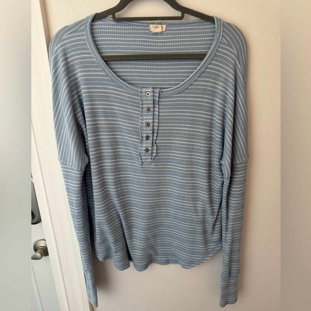 • Billabong • Women’s Anyday Henley Top Size Small